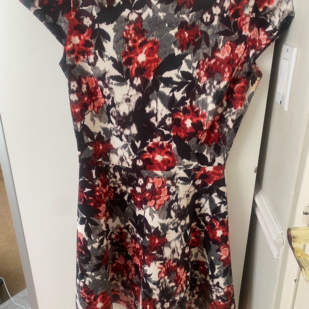 Floral aLove..Ady short dress and cap sleeve - Picture 4 of 5